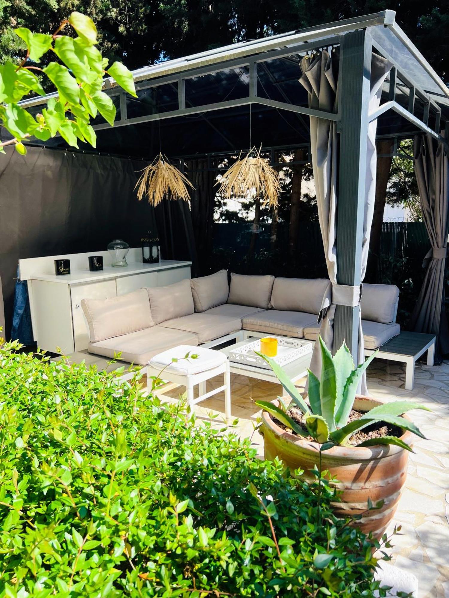 Superbe Appartement Avec Terrasse Jardin Et Parking Prive Saint-Tropez Exterior foto